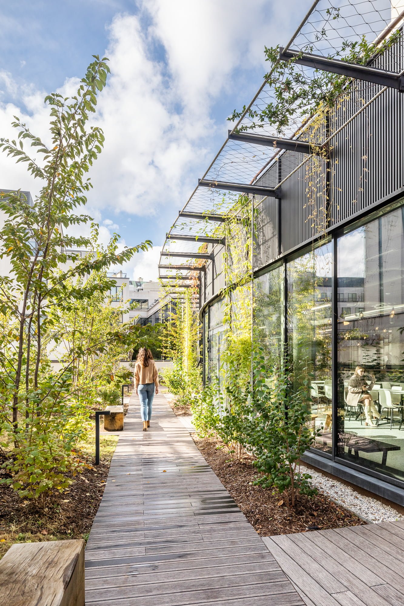 Projet "Trait d'union", un ensemble de Bureau projeté par l'agence LBBA-Architecture. 8 rue François Ory, 92120 Montrouge